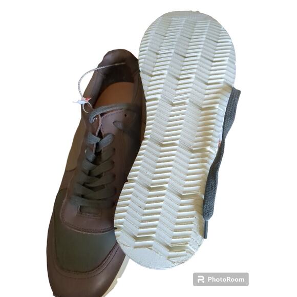 NWT! OTBT Armada Sneakers Sz. 10